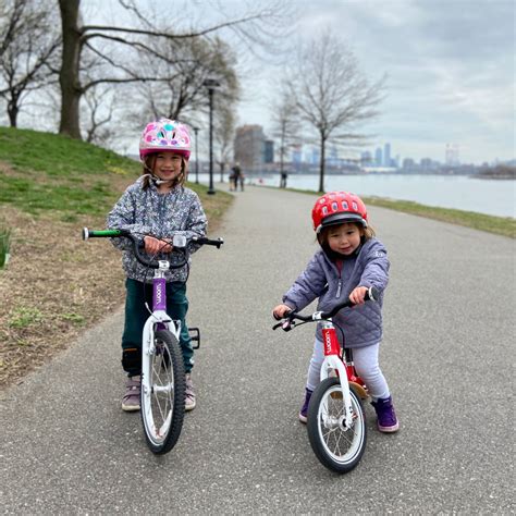 Woombikesusa On Twitter A Mom And Her Daughters Sharing A Special Day Together Outside Of The