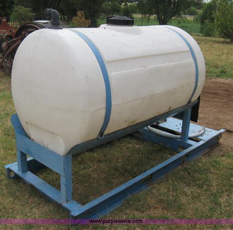 300 Gallon Poly Spray Tank In Mount Hope Ks Item A6483 Sold Purple