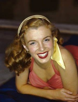 9 Rare Photos Of Marilyn Monroe As A Natural Redhead