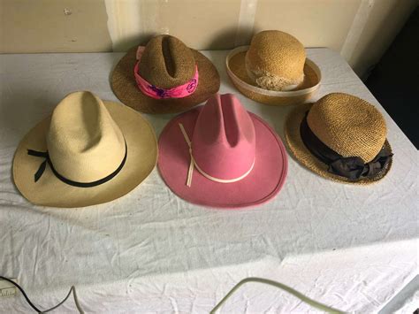 Lot 25 Variety Of Ladies Straw Hats And One Pink Felt Pacific