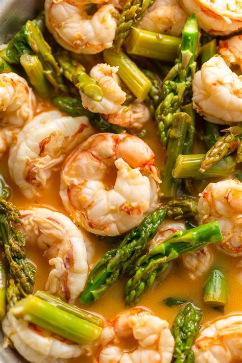 While bread toasts, heat oil in a large nonstick skillet over medium heat. Lemon Garlic Shrimp and Asparagus - Baker by Nature