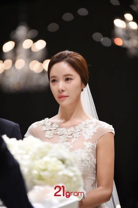 Jun ji hyuns husband quits job at bank of america get closer with jun ji hyun. Hwang Jung Eum's Wedding Photos Revealed | Soompi