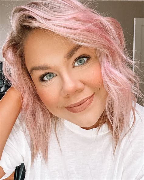Think of red rose gold hair as the step up from strawberry. temporary pink hair using kristin ess rose gold tint!