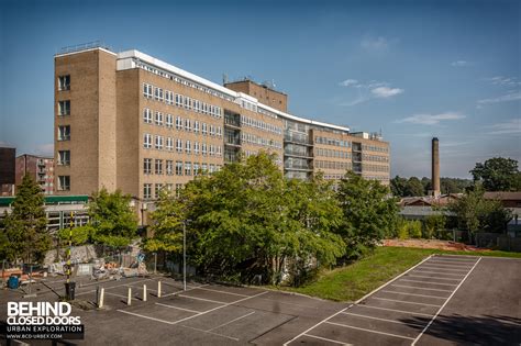 The hospital had space for 100 beds and provided services including outpatient. Queen Elizabeth II Hospital, Welwyn Garden City, UK ...