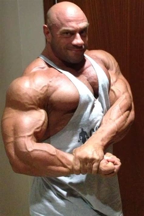 Muscle Lover Turkish Bodybuilder Serdar Aktolga