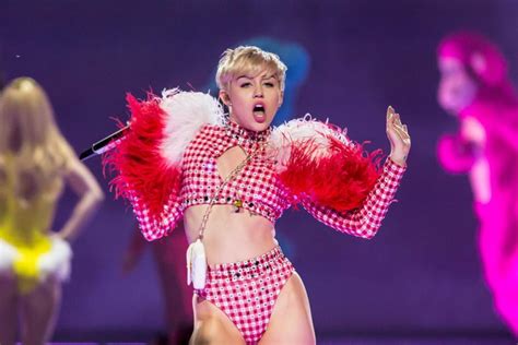 Image Gallery For Miley Cyrus Bangerz Tour FilmAffinity