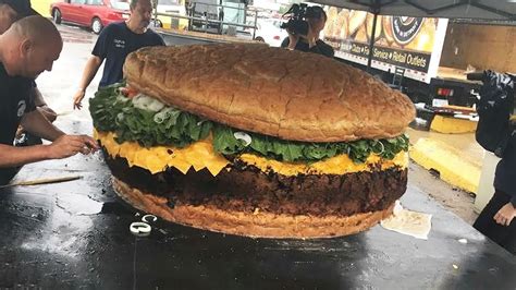 The Biggest Burger In The World Youtube