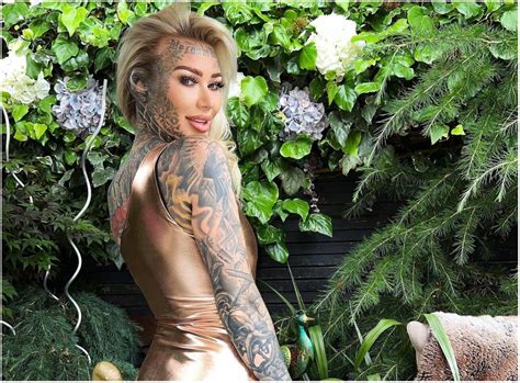 Britains Most Tattooed Woman Becky Holt Sets New Record Got Her