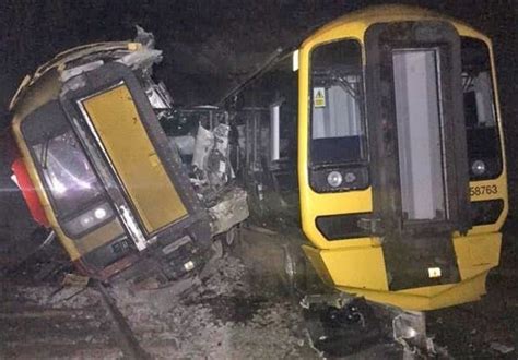 Two Passenger Trains Collide Inside Tunnel Near Salisbury Injuring 12 Video World News