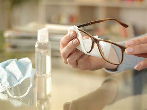 Tips On Cleaning Your Eyeglasses