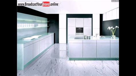 Seltener marmor verschönert den raum mit einem eleganten, edlen schimmer: Weiße Marmor Fliesen Moderne Küche - YouTube