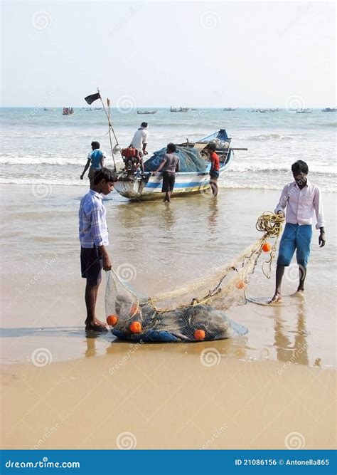 Indian Fishermen Are Carrying The Nets Editorial Photo Image Of Fish