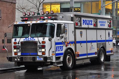 Nypd Esu Truck 1 Police Cars Police Truck Emergency Vehicles