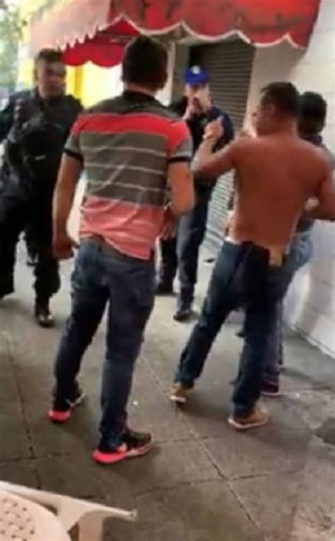México mágico Policías y borrachos se pelean en plena calle de la CDMX