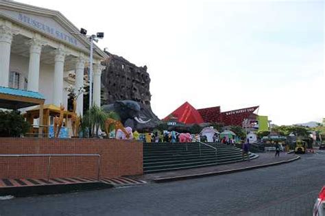 Sebagai museum yang unik, moja museum dapat dikatakan memiliki harga tiket cukup mahal. Jatim Park 2 - Info Harga Tiket, Lokasi, Wahana & Jam buka