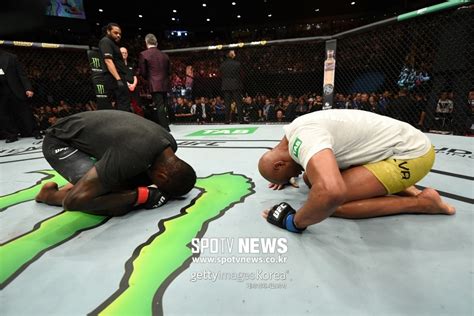 블라코비치 vs 아데산야 분석 리뷰. UFC 적수가 없는 아데산야…20연승 전설 쓸까 - SPOTVNEWS