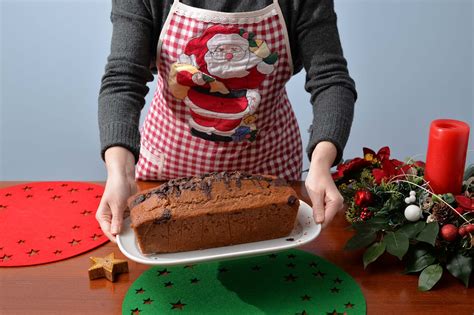 What's more christmassy than a traditional christmas cake? Christmas Loaf Cake | Memories of the Pacific