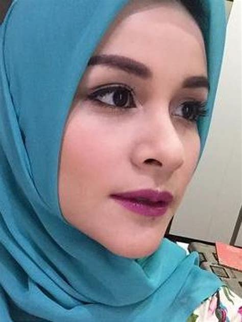 Foto Cantiknya Priska Paramita Istri Bupati Gowa Dengan Hijab Yang Simpel