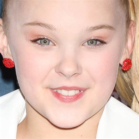 Jojo Siwa S Makeup Photos Products Steal Her Style