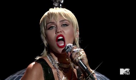 Vmas 2020 Miley Cyrus Pays Honors ‘wrecking Ball In Live Performance