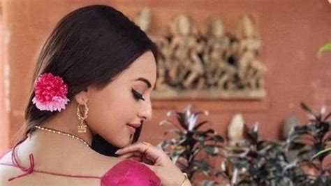 Sonakshi Sinha Debuts Rajjos First Look From Dabangg 3 See Pic Bollywood Hindustan Times