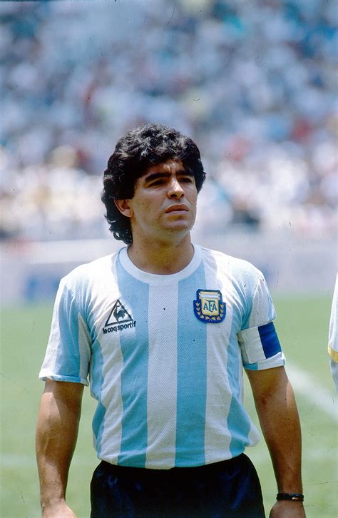 Maradona hayatini kaybetti̇ efsane futbolcu diego maradona 1999 yılında ülkemizde nery #pumpido y el checho #batista se emocionaron recordando a #maradona junto al cabezón #ruggeri. Tribuna Expresso | Morreu Diego Armando Maradona, mas ele viverá