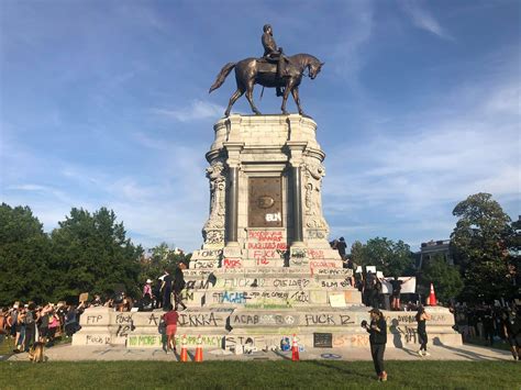 Virginia Temporarily Blocked From Removing Robert E Lee