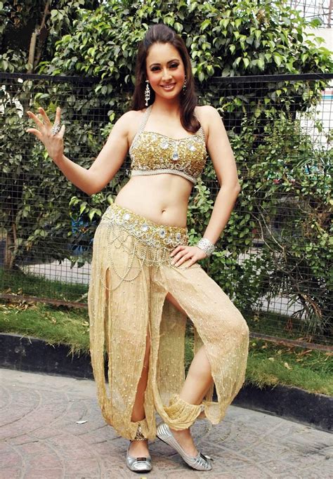 High Quality Bollywood Celebrity Pictures Preeti