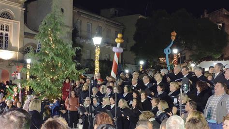 Παράγεται από την πρόθεση «προ» και το ουσιαστικό «μῆτις» (=σκέψη). Χριστουγεννιατικα κάλαντα στην Πλατεία Δημαρχείου - YouTube