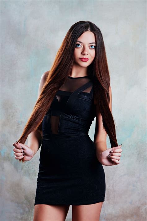 Beautiful Yana 31 Yo From Kharkov With Dark Brown Hair Id 212262