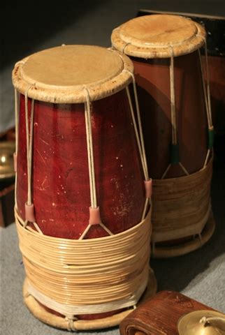 Sebagai pengatur tempo alat musik marwas yang dalam kebudayaan melayu digunakan. Peralatan - MUZIK TRADISIONAL MELAYU
