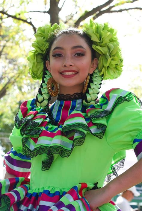 balletfolkloricoxochitl chicago littlevillage danza mexico ballet folklorico mexican