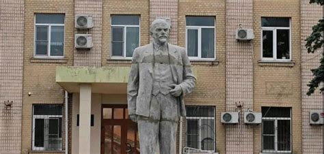 Окупанти у Генічеську встановили памятник Леніну