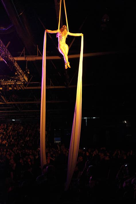 Circus Entertainment Aerial Silk Performer For Parties