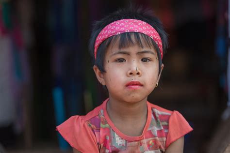 Birmanie Portrait D Enfant Claude Gourlay Flickr