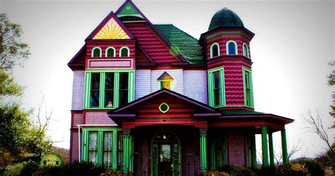 10 Colorful Victorian Houses To Drool Over | TheTravel