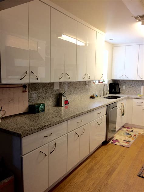 In addition, white pearl gloss surfaces offer durability and washability, making it ideal for any kitchen. DISCONTINUED High Gloss White Flat slab panel Cabinets