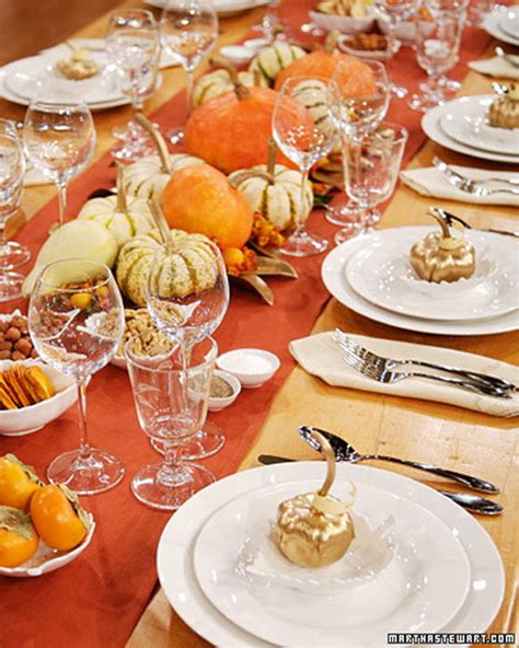 Make your holiday décor last from turkey day all the way through new year's eve. Thanksgiving home decor ideas - festive atmosphere in Gold ...