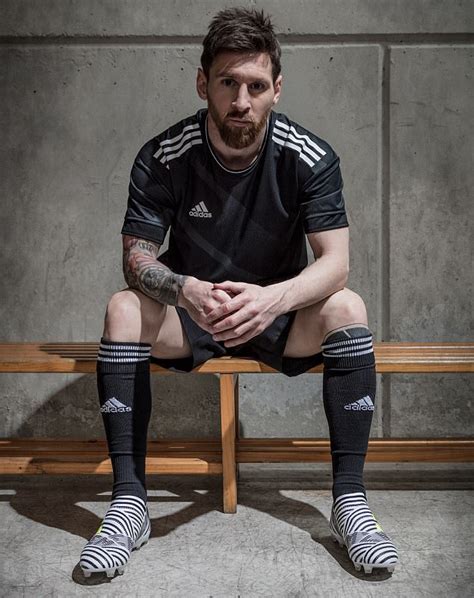 Lionel Messi Shows Off New Adidas Nemeziz Boots Daily Mail Online