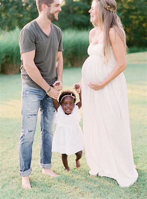 Thomas Rhett Pregnant Wife Lauren Akins And Daughter Willa Appear In