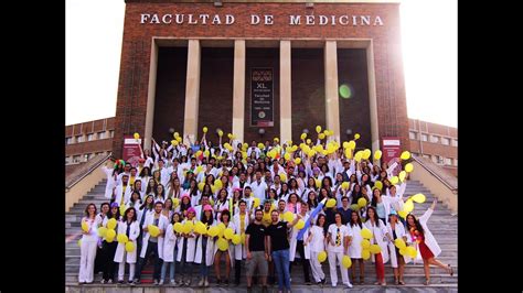 La universidad de salamanca es una de las que más estudiantes de fuera de la región atrae, tanto nacionales como extranjeros. Graduación XLI Licenciatura en Medicina Murcia 09/15 - YouTube