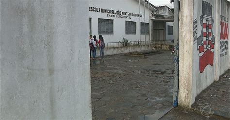 G1 Homem invade escola em João Pessoa ao fugir de pessoas armadas