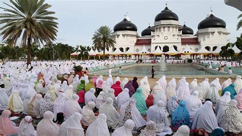 Agama Di Indonesia Sejarah Hari Raya And Menurut Para Ahli