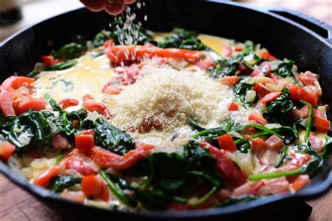 This makes a total of 4 servings of roasted chicken thighs in red pepper sauce. Creamy Spinach and Red Pepper Chicken | Recipe