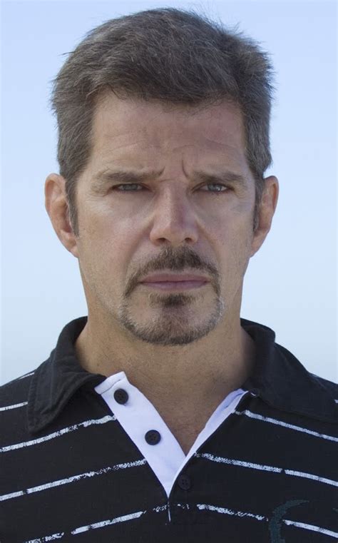Estreou em novelas na segunda versão de selva de pedra (86), interpretando oswaldo. Surferssauros- Os Tubarões de Copacabana: Raul Gazolla - Ator