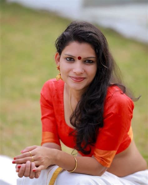 reshmi r nair hot traditional dressing pics