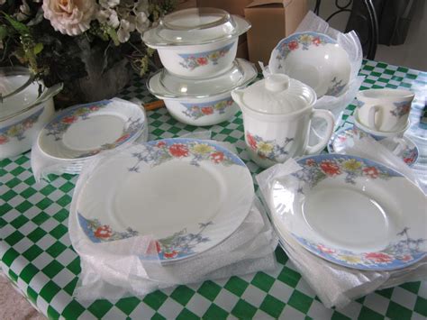 Set of six light pastel cups and saucers each with a pretty gold tone rim. Set pinggan mangkuk Menang Glassware dah sampai