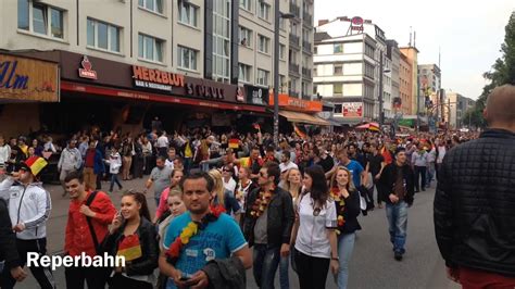 Wir zeigen die besten bilder des spiels und die deutschen in der einzelkritik. Hamburg -Public Viewing- Deutschland-Portugal 16.06.2014 ...