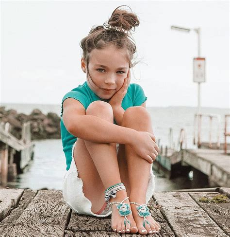 ermüden Wasserstoff destruktiv little girl barefoot sandals