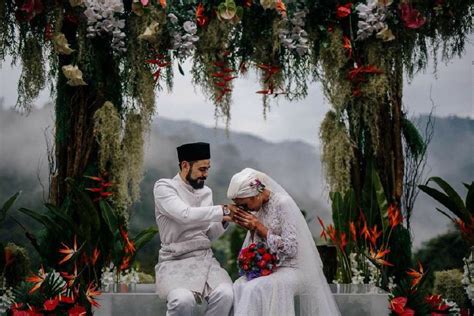 Our villas are spread out at various locations so we do not have a reception or a concierge and you will not find a lobby or a gym. (Showbiz) Yuna and Adam Sinclair tie the knot | New ...